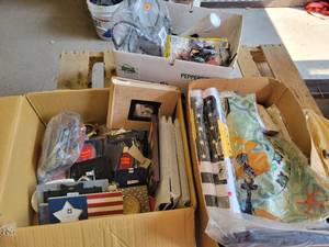 lot 588 image: Large Lot of Misc. Frames, home Dcor and More - NO SHIPPING