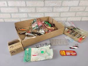 lot 591 image: Lot of Vintage Fishing Tackle - Herters Lure, Molds and More