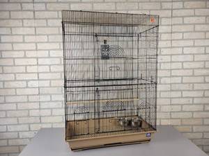 lot 617 image: Prevue Hendryx Bird Cage - NO SHIPPING