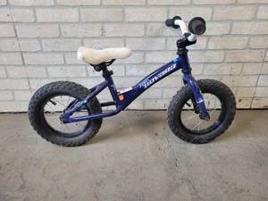 lot 621 image: Novara Zipper Childs Bicycle - NO SHIPPING