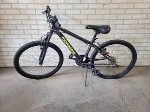 lot 625 image: Mens 24 MONGOOSE Mountain Bike - NO SHIPPING