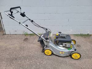 lot 538 image: John Deere 14SB 21 5.0hp, 5-Speed Lawnmower - NO SHIPPING