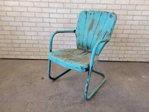 lot 665 image: Vintage Metal Patio Chair - NO SHIPPING