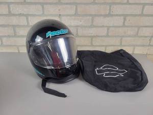 lot 669 image: Vector Youth Size Medium Helmet with Face Shield - Good Condition