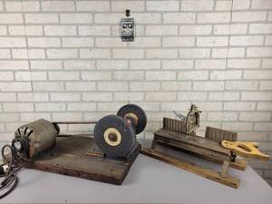 lot 677 image: CRAFTSMAN 8 Bench Grinder (Works) and CRAFTSMAN Miter Box & Saw - NO SHIPPING