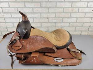 lot 691 image: Leather 15 Horse Saddle - NO SHIPPING