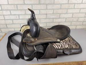 lot 693 image: ABETTA 15 Horse Saddle - NO SHIPPING