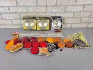 lot 707 image: Lot of Assorted Lights and Reflectors