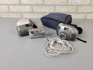 lot 712 image: KALIMAR Camera with Case and Digital Camera