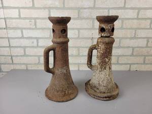 lot 723 image: (2) 2x12 Screw Jacks - NO SHIPPING