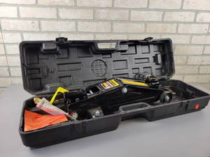 lot 730 image: Black Jack 2-14 TON floor Jack in Case - NO SHIPPING