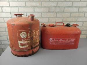 lot 731 image: OMC 5-Gallon Marine Fuel tank and 6-Gallon Steel fuel tank - NO SHIPPING