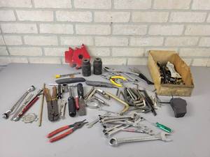 lot 759 image: Large Lot of Assorted Hand Tools and More