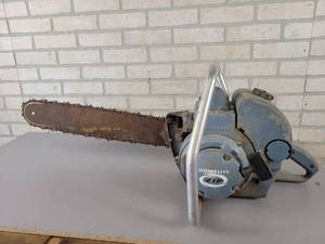 lot 766 image: Vintage HOMELITE ZIP 20 Chainsaw - NO SHIPPING