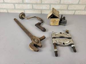 lot 790 image: OTC 1123 Bearing Separator, Little Giant 18 Pipe Wrench and More