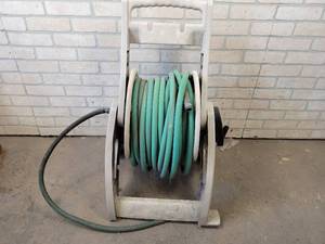 lot 794 image: Suncast Garden Hose Reel with Hose - NO SHIPPING