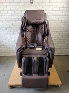 lot 515 image: TITAN Pro-Executive Full Body Air Massage Chair - Used only a few times, like new condition - NO SHIPPING