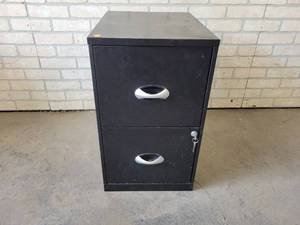 lot 807 image: Steel 2-Drawer File Cabinet with Key - NO SHIPPING