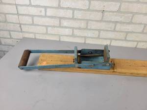 lot 828 image: Heavy Duty Can Crusher - NO SHIPPING