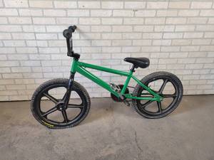 lot 836 image: Dirt Bike with Poly Rims and HARO Gear - NO SHIPPING