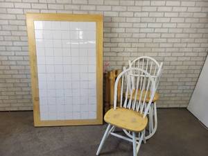 lot 842 image: Kitchen Table and (3) Chairs - NO SHIPPING