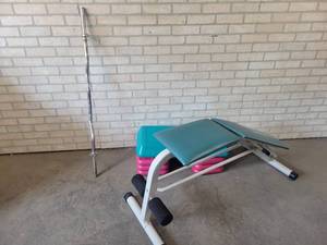 lot 845 image: WEIDER Fitness Bench, Aerobics Platform and Curling Bar - NO SHIPPING