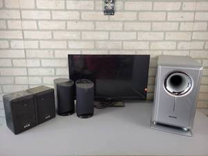 lot 852 image: 34 Flat TV with HDMI (Works) and Assorted Speakers - NO SHIPPING