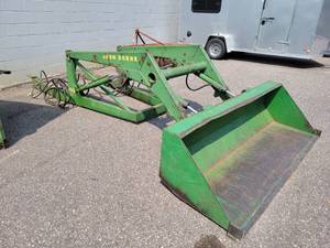 lot 507 image: John Deere 46A Tractor Loader with 7 Bucket - NO SHIPPING
