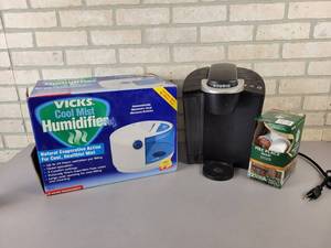 lot 879 image: Vicks Cool Mist Humidifier and Keurig Coffee Maker - NO SHIPPING