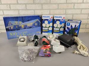 lot 880 image: New Boxes of Christmas Lights and More