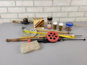 lot 887 image: Box of Federal 12 Gauge Shells (Full), Ice Fishing and More - NO SHIPPING