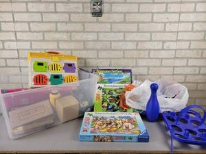 lot 889 image: Lot of Puzzles, Games, Toys and More - NO SHIPPING