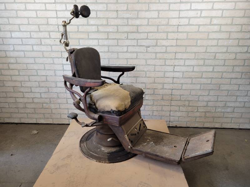 lot 35 image: 1920s RITTER Dental Chair - Serial No. 67910 - NO SHIPPING