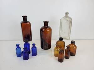 lot 69 image: Lot of (12) Vintage and Antique Bottles