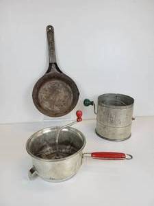 lot 101 image: Lot of (3) Vintage Kitchen Items - Foley Food Mill, Hodges Flour Sifter, and 7 Cold Handle Frying Pan