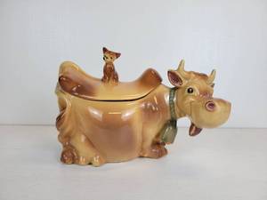lot 118 image: Vintage McCoy Brush W-10 Brown Cow with Cat Cookie Jar