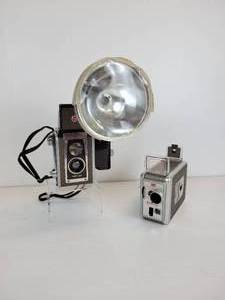 lot 119 image: Vintage Kodak DuraflexIV Camera with Kodalite Flasholder and Kodak Brownie 8mm Movie Camera II