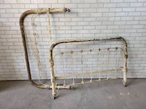 lot 125 image: Headboard & Footboard for Garden Dcor - NO SHIPPING