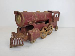 lot 42 image: Antique Dayton Friction Hill Climber Toy Locomotive