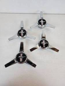 lot 172 image: Lot of (4) Ford Mustang Hubcap Spinners for 2005-2009 Ford Mustang