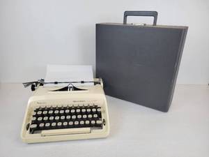 lot 177 image: Portable Remington Ten Forty Typewriter with Case