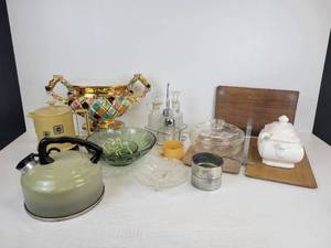 lot 182 image: Lot of VintageMid Century Modern Serveware and Dcor - NO SHIPPING