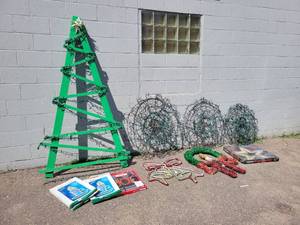 lot 195 image: Lot of Outdoor Christmas Decorations - NO SHIPPING