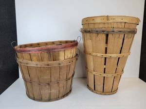 lot 261 image: Lot of (4) Bushel Baskets - (2) tall, (2) short - NO SHIPPING