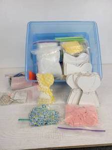 lot 276 image: Magnet Craft Kits