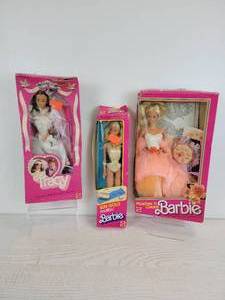 lot 283 image: Lot of (3) Vintage Barbies in Boxes
