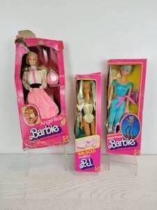 lot 284 image: Lot of (3) Vintage Barbies in Boxes
