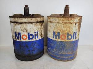 lot 287 image: Pair of Mobil Oil Cans - NO SHIPPING