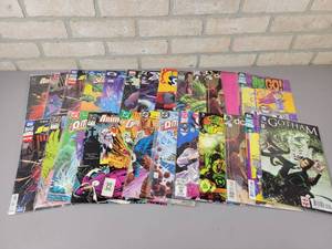 lot 251 image: Lot of (25) Assorted Comic Books