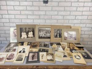 lot 19 image: (40) Antique Photos